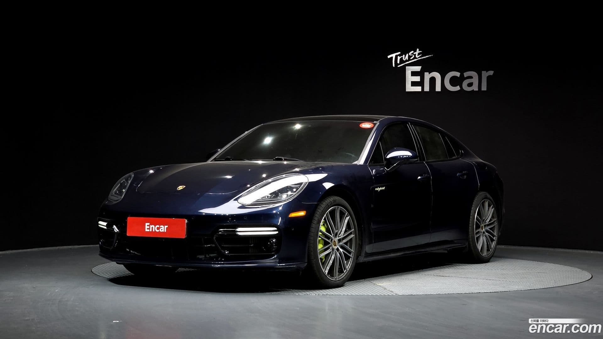 Main__Slider__Photo:Panamera Porsche 2019.11-0