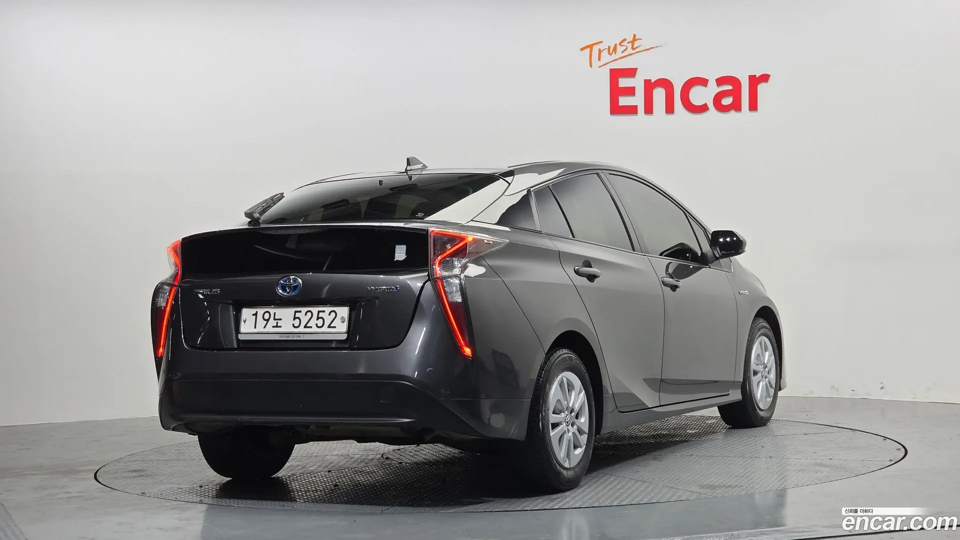 Main__Slider__Photo:Prius Toyota 2018.2-1