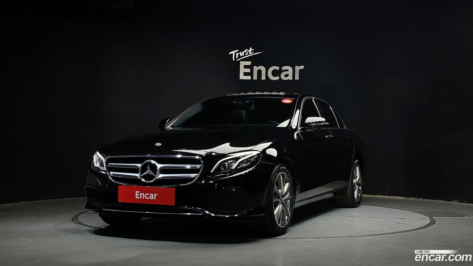 Main__Slider__Photo:E-Class Mercedes-Benz 2019.9-0