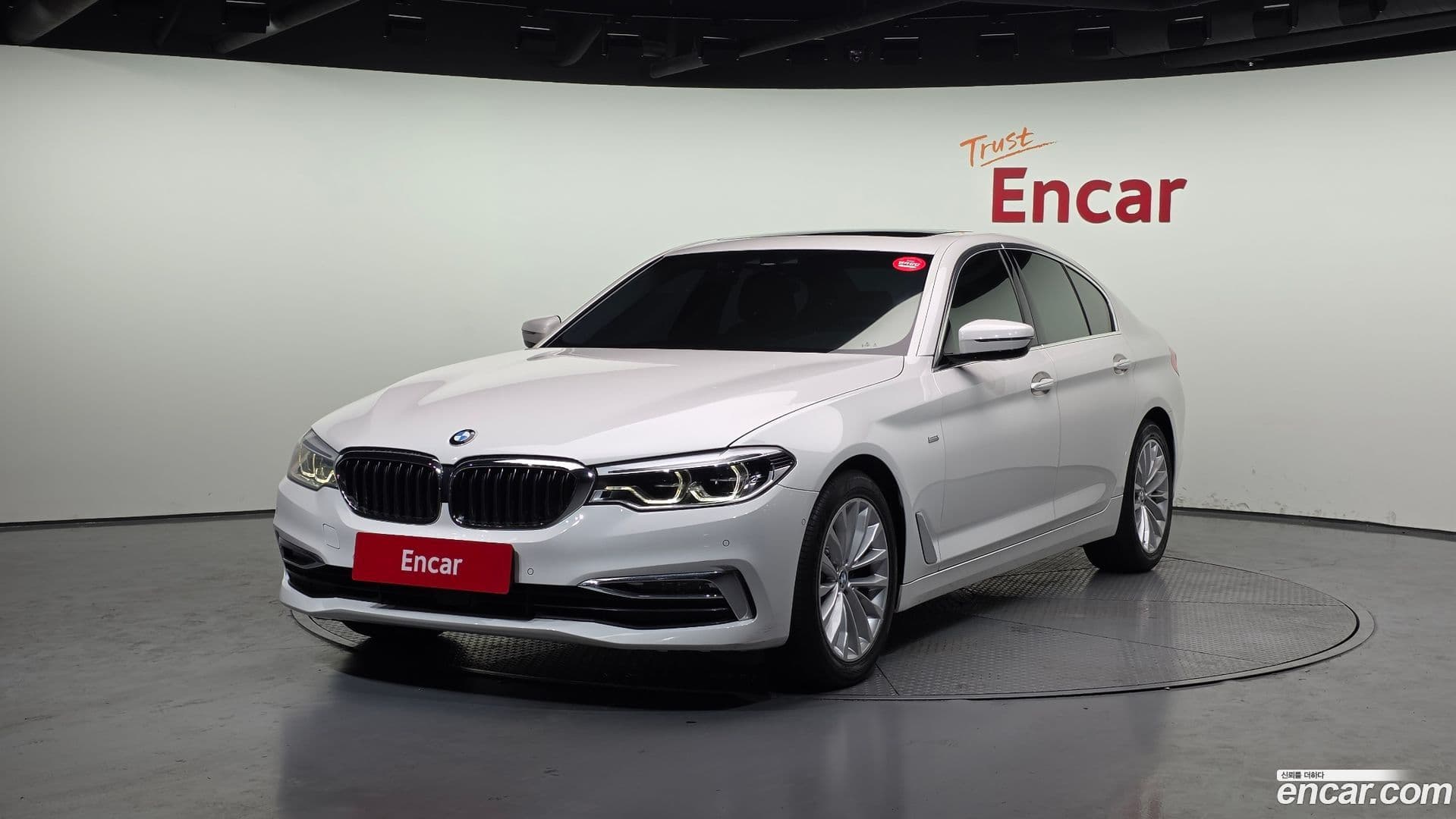 Main__Slider__Photo:5-Series BMW 2018.3-0