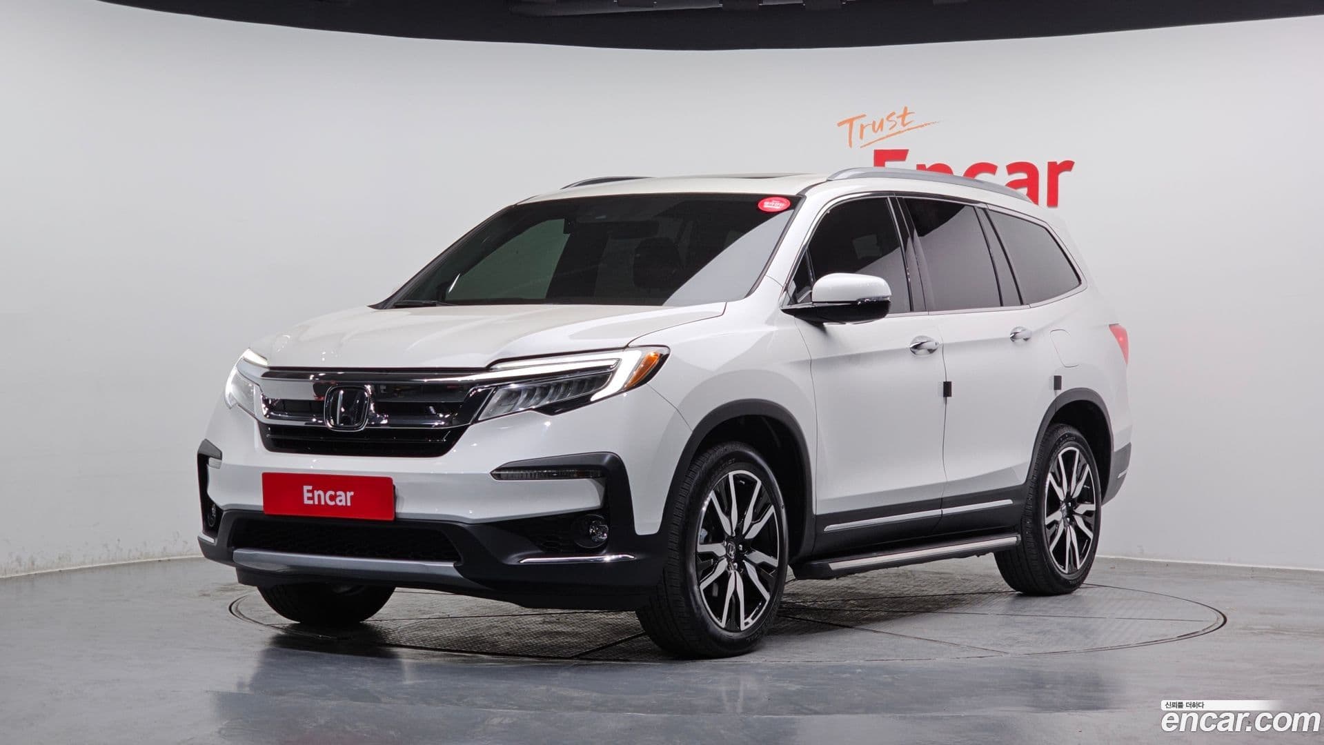 Main__Slider__Photo:Pilot Honda 2019.9-0