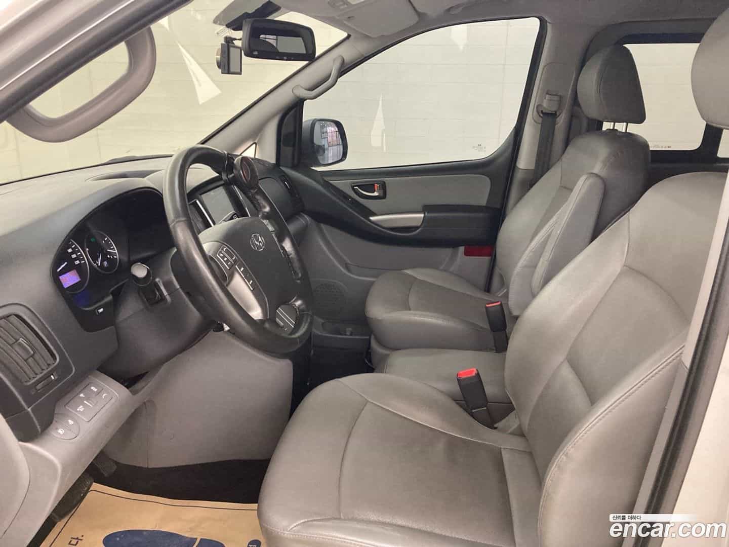 Starex Hyundai 2019.1-INNER-010
