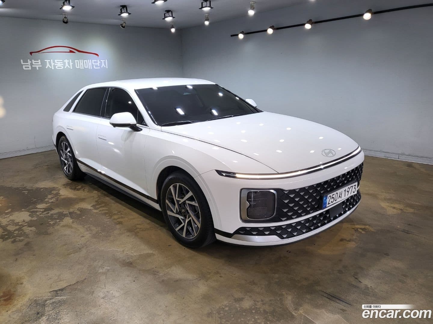 Main__Slider__Photo:Grandeur Hyundai 2023.8-0
