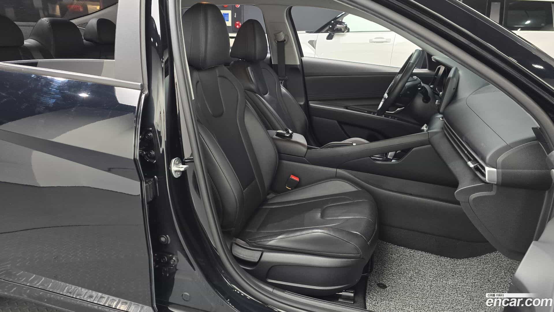 AVANTE Hyundai 2021.1-INNER-010
