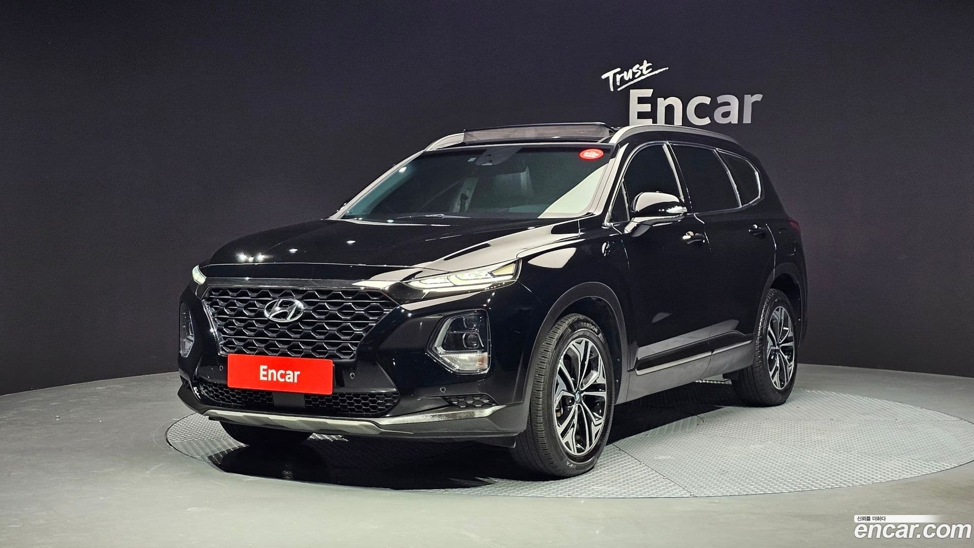 Main__Slider__Photo:Santafe Hyundai 2018.3-0