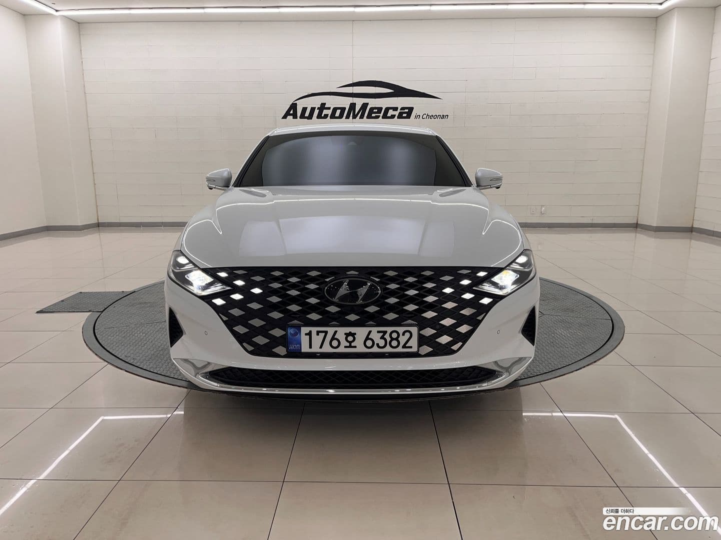 Main__Slider__Photo:Grandeur Hyundai 2022.5-0