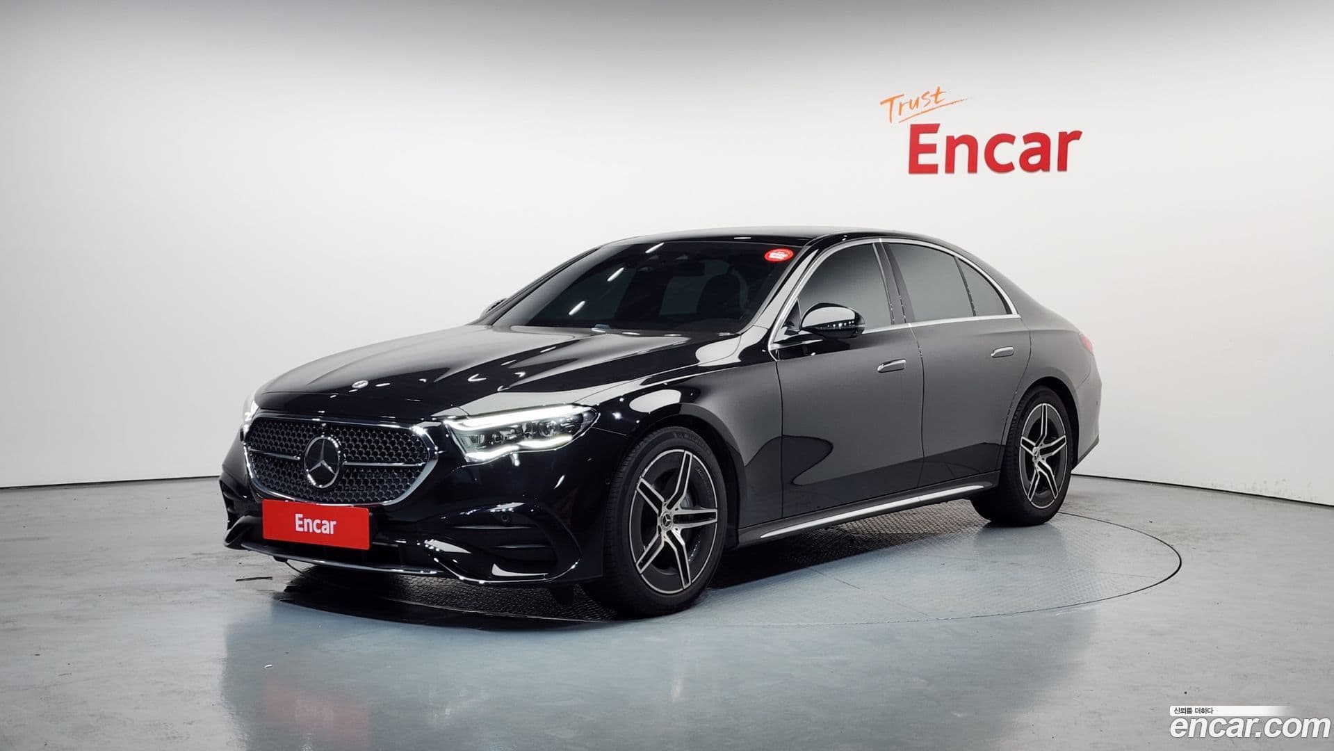 Main__Slider__Photo:E-Class Mercedes-Benz 2025.0-0