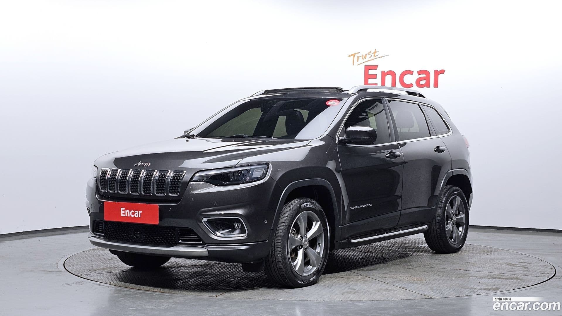 Main__Slider__Photo:Cherokee Jeep 2020.2-0