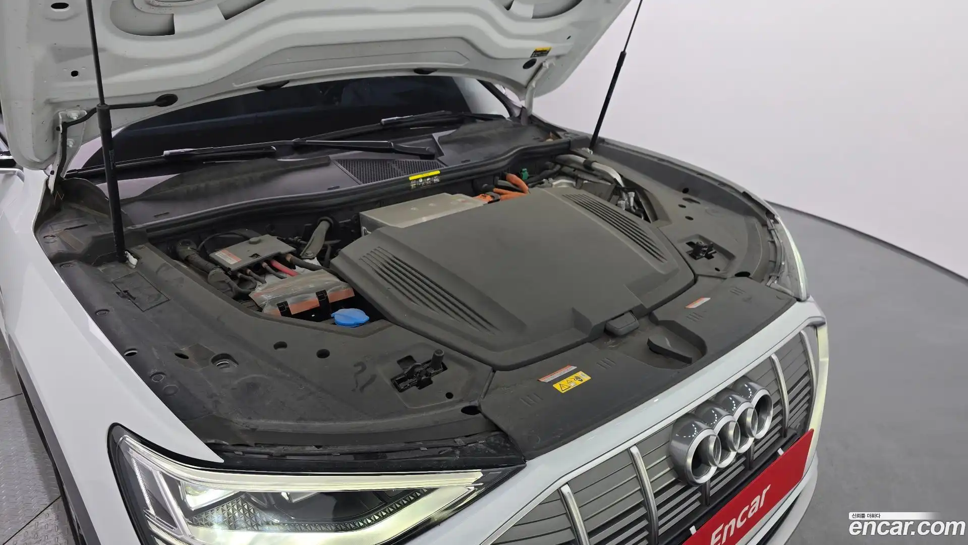e-tron Audi 2021.4-OUTER-006