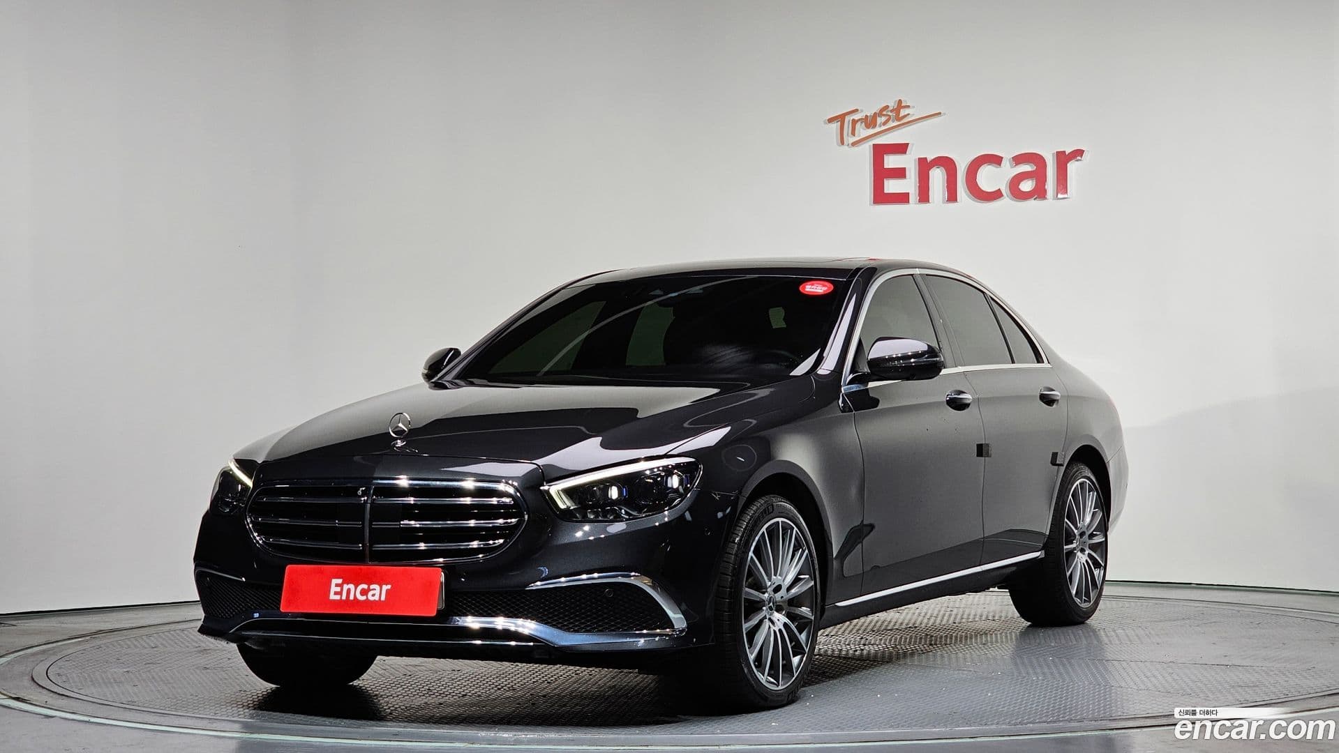 Main__Slider__Photo:E-Class Mercedes-Benz 2021.0-0