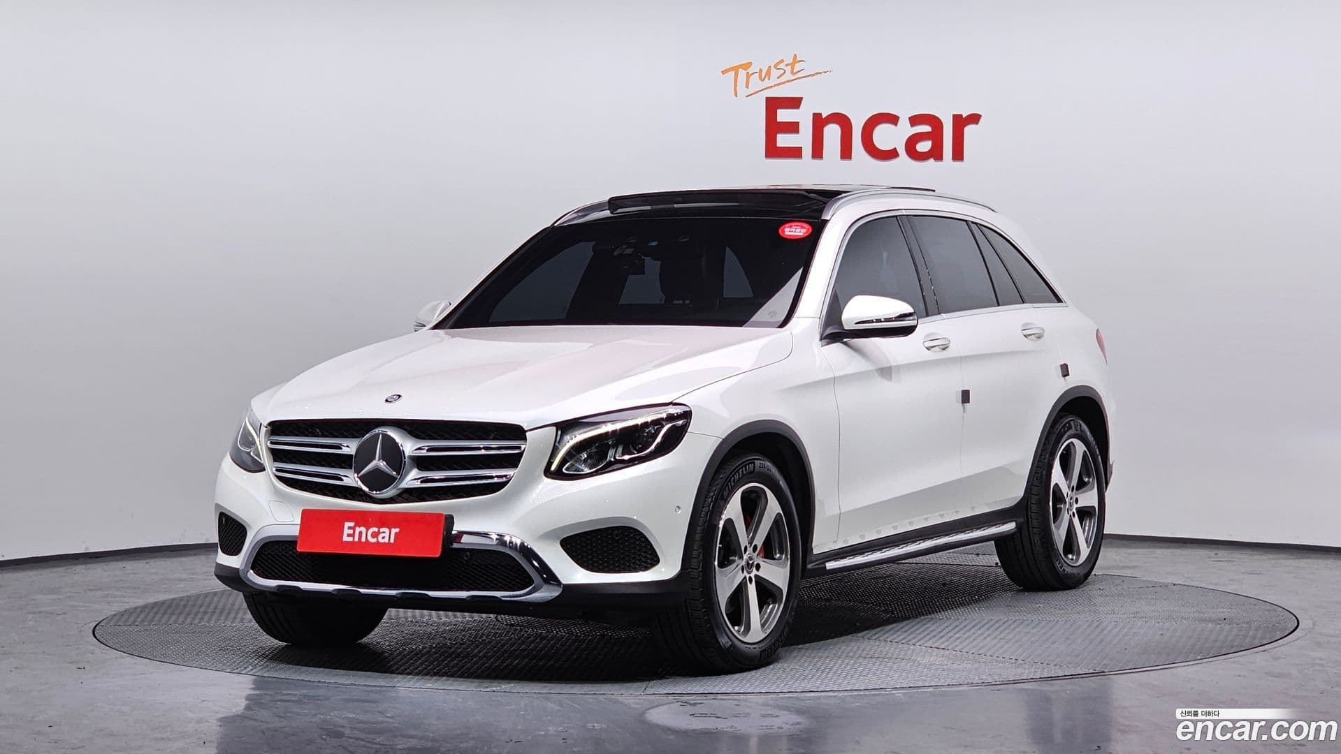 Main__Slider__Photo:GLC-Class Mercedes-Benz 2017.2-0