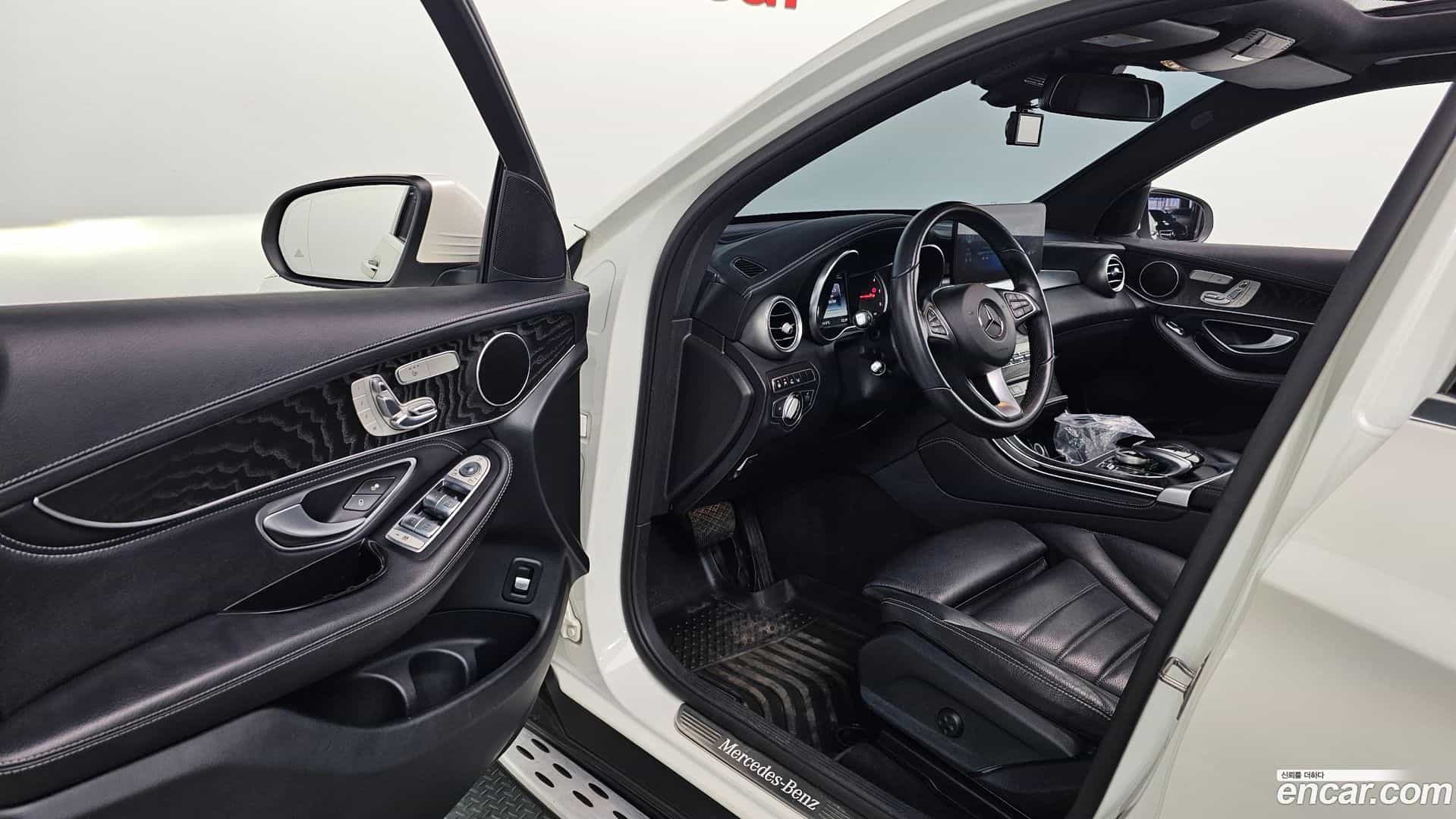 GLC-Class Mercedes-Benz 2017.2-OPTION-016