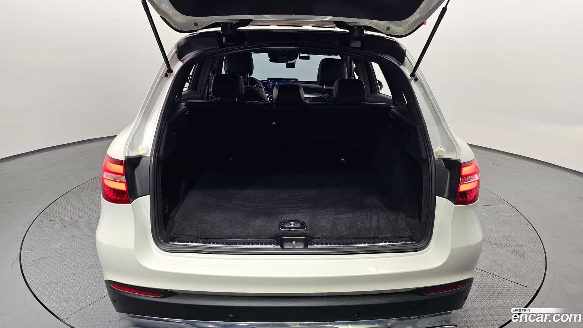 GLC-Class Mercedes-Benz 2017.2-OPTION-024