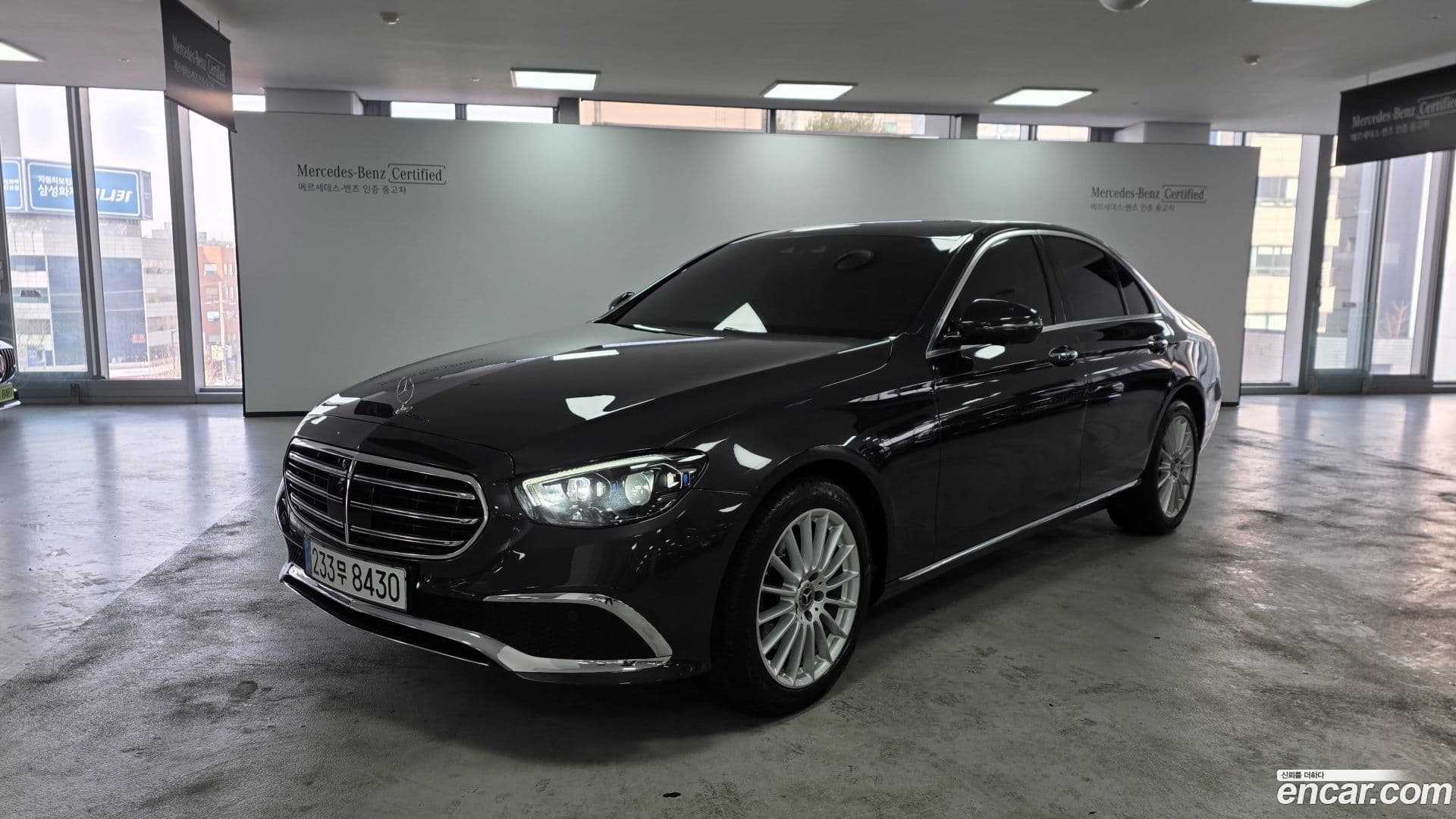 Main__Slider__Photo:E-Class Mercedes-Benz 2021.0-0