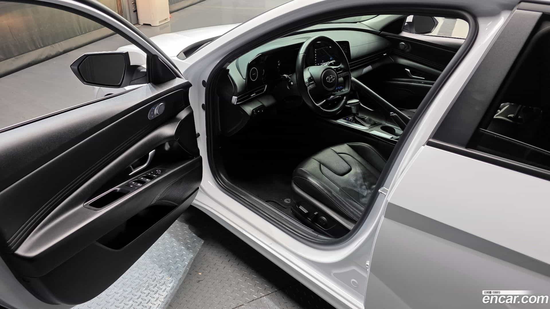 AVANTE Hyundai 2022.0-INNER-010