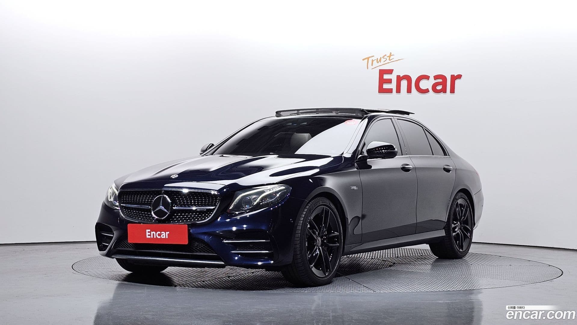 Main__Slider__Photo:E-Class Mercedes-Benz 2019.11-0