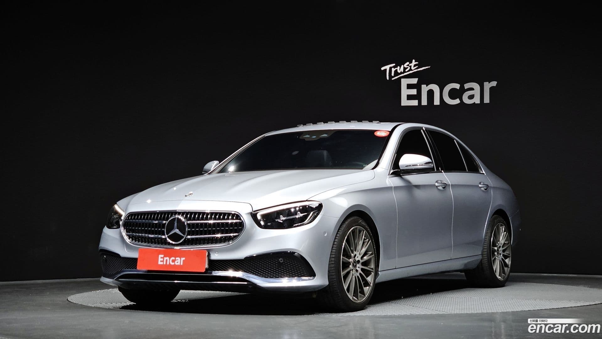 Main__Slider__Photo:E-Class Mercedes-Benz 2021.4-0
