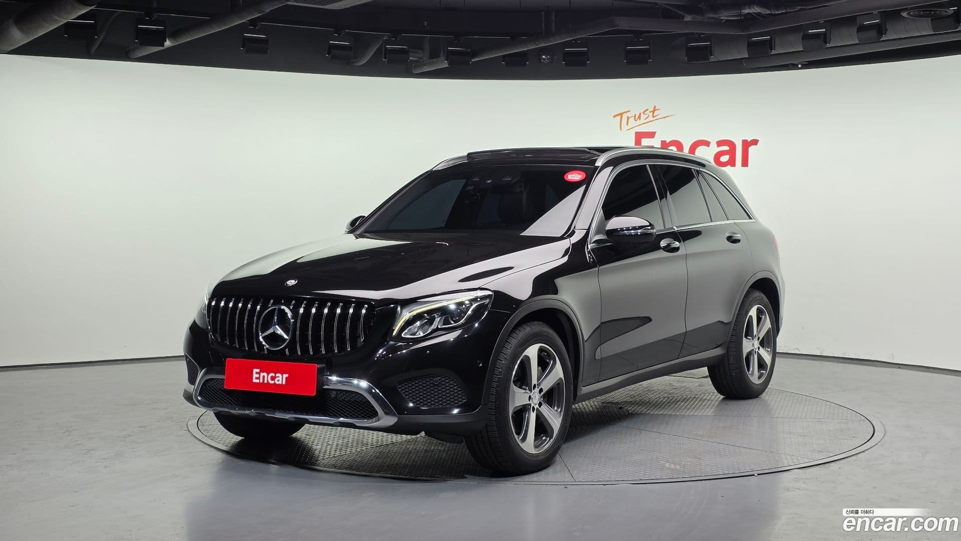 Main__Slider__Photo:GLC-Class Mercedes-Benz 2016.2-0