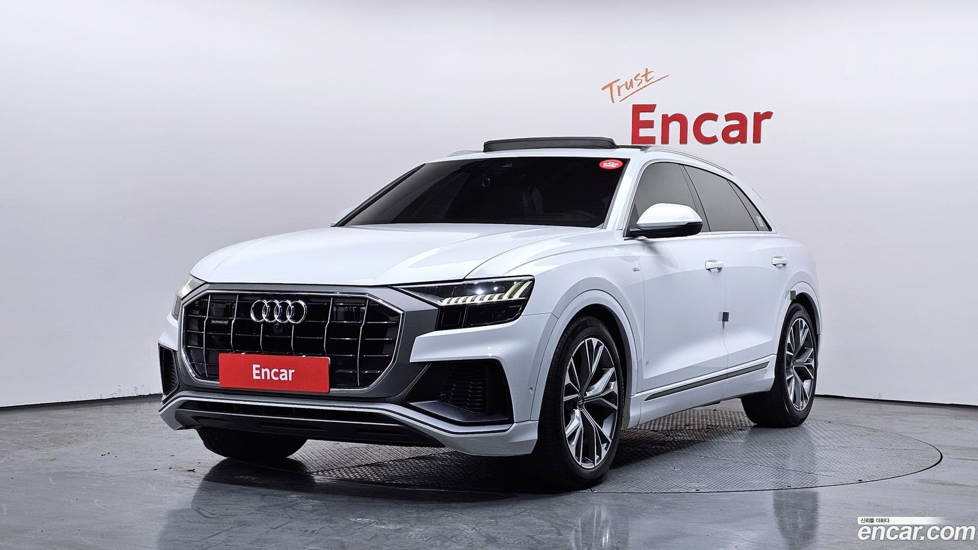 Main__Slider__Photo:Q8 Audi 2021.2-0