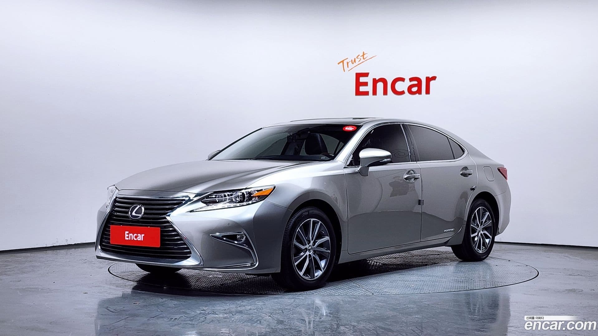 Main__Slider__Photo:ES Lexus 2017.11-0