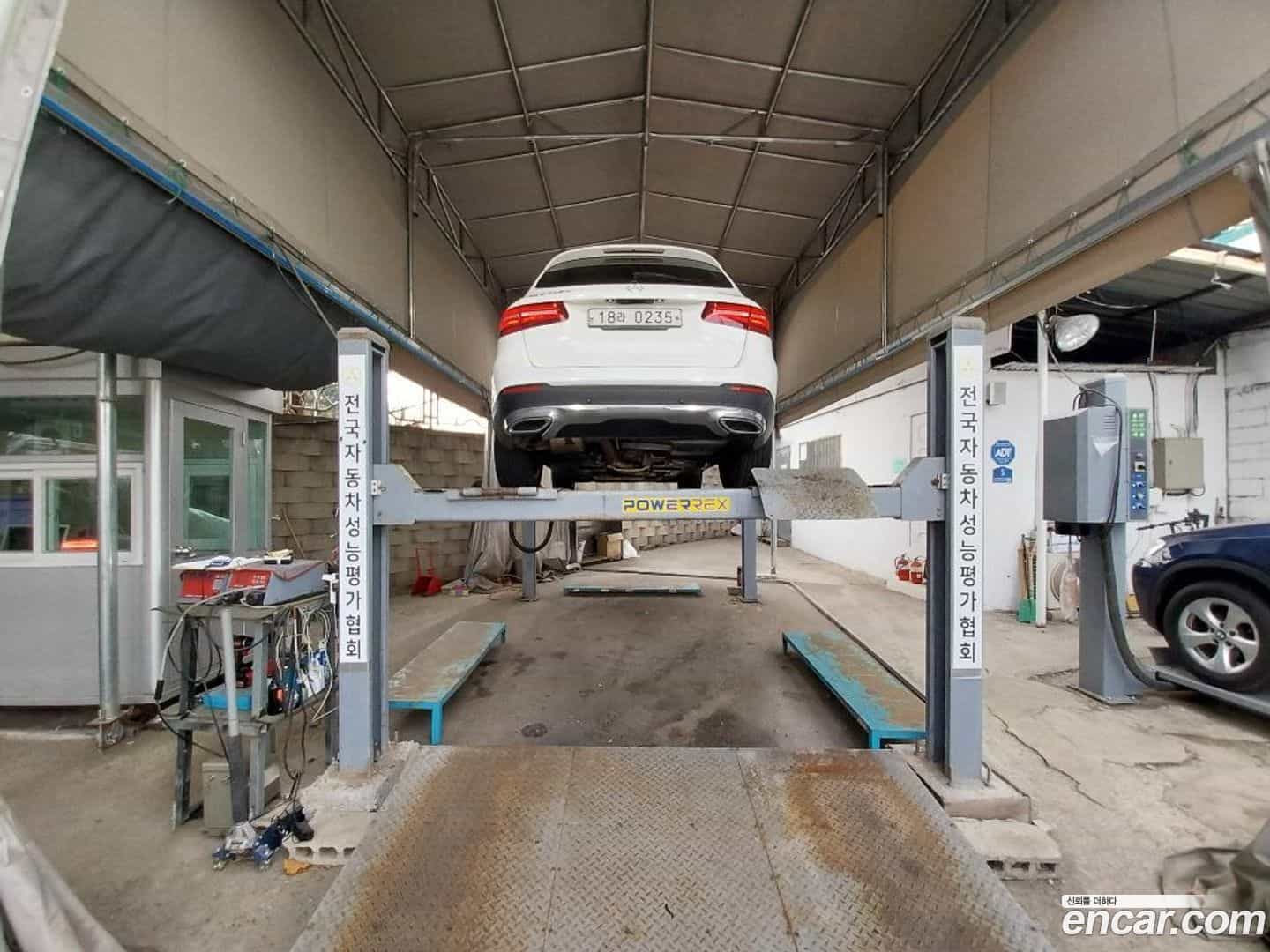GLC-Class Mercedes-Benz 2016.9-OUTER-001