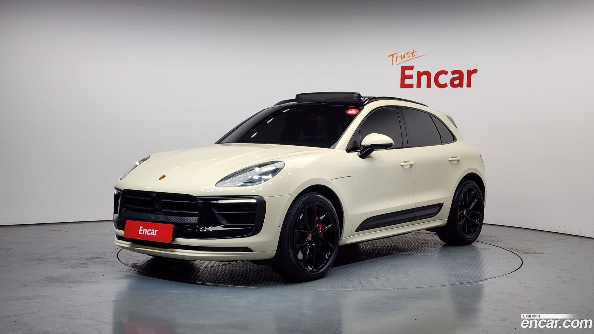 Main__Slider__Photo:Macan Porsche 2022.3-0