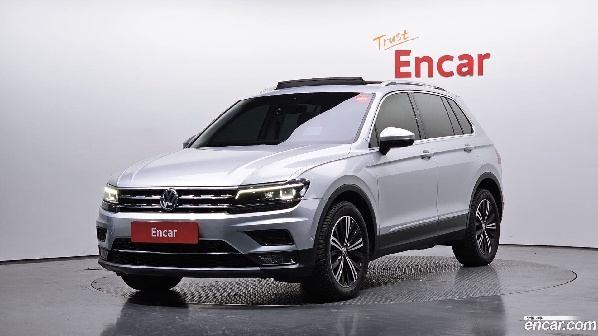 Main__Slider__Photo:Tiguan Volkswagen 2018.11-0