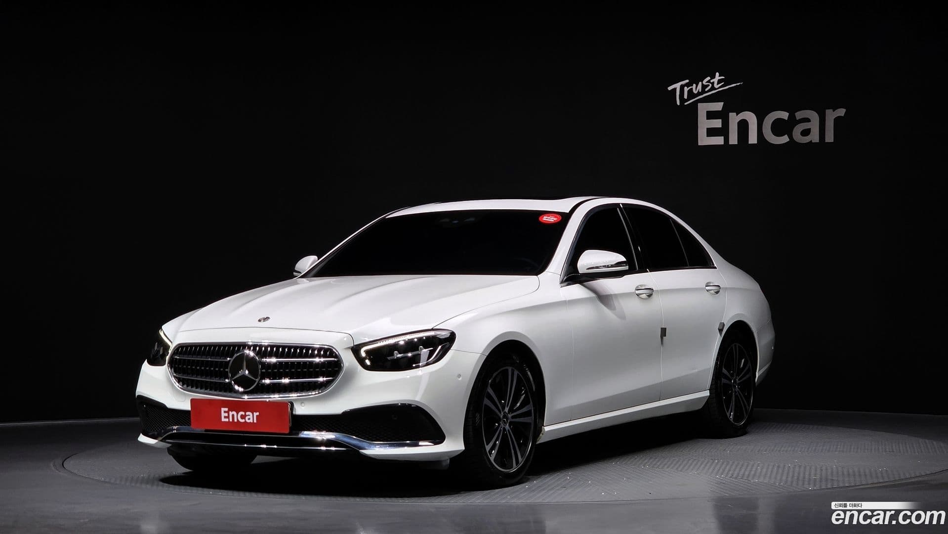 Main__Slider__Photo:E-Class Mercedes-Benz 2021.1-0