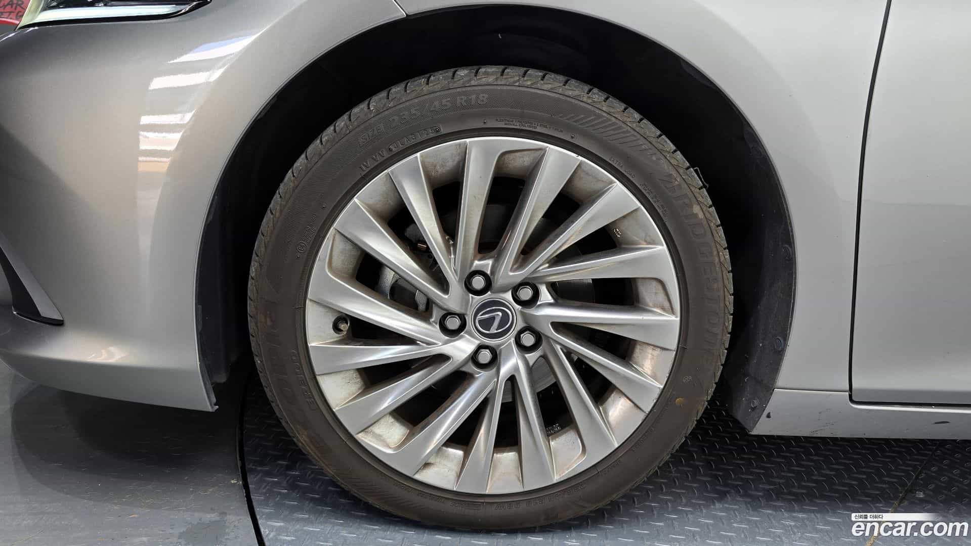 ES Lexus 2021.6-OUTER-005