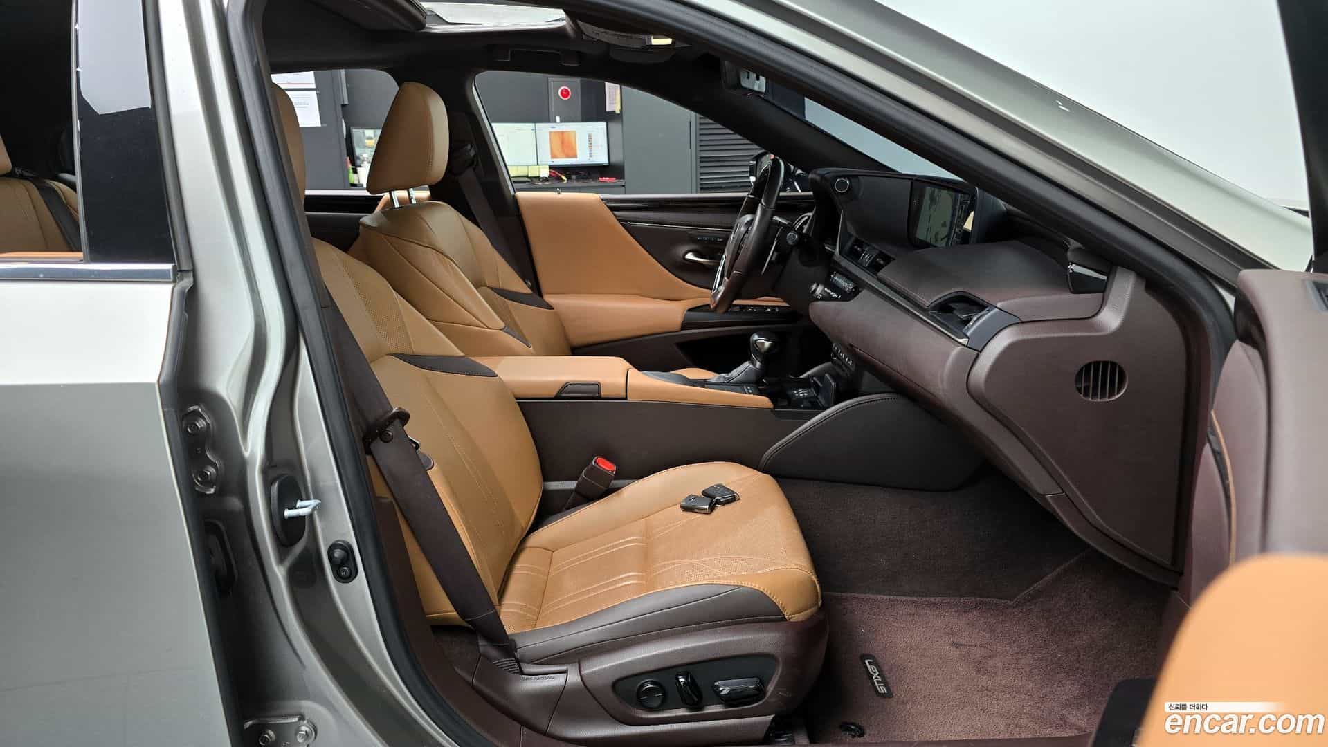 ES Lexus 2021.6-INNER-010
