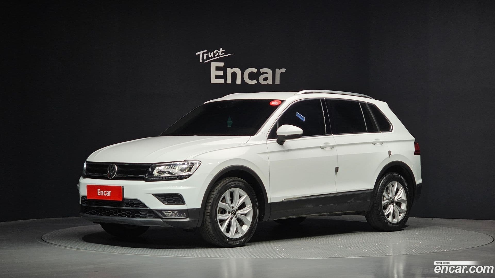 Main__Slider__Photo:Tiguan Volkswagen 2020.9-0