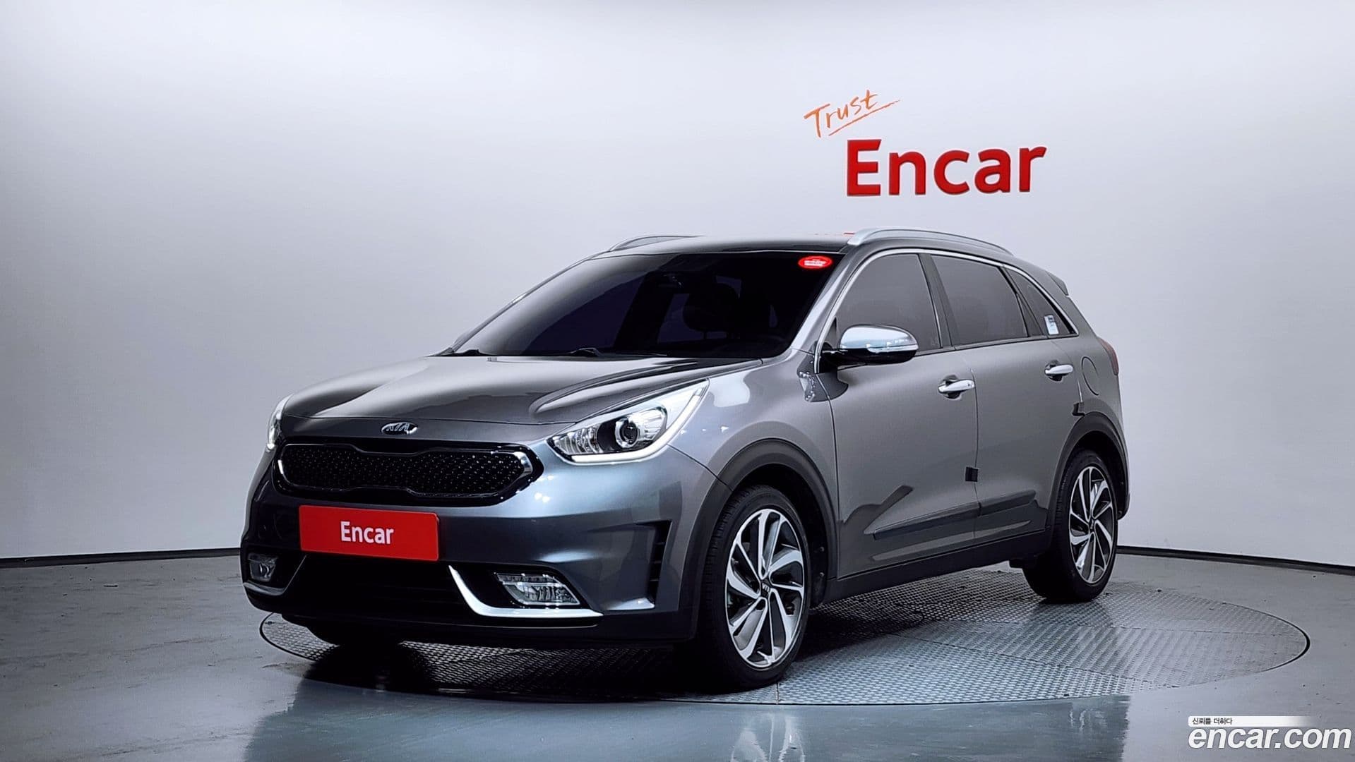 Main__Slider__Photo:Niro Kia 2016.9-0