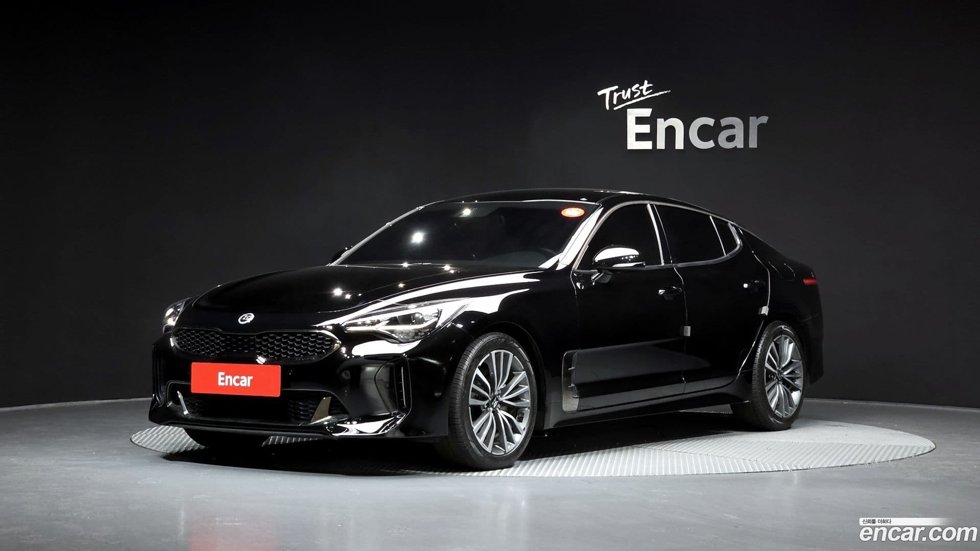 Main__Slider__Photo:Stinger Kia 2020.3-0