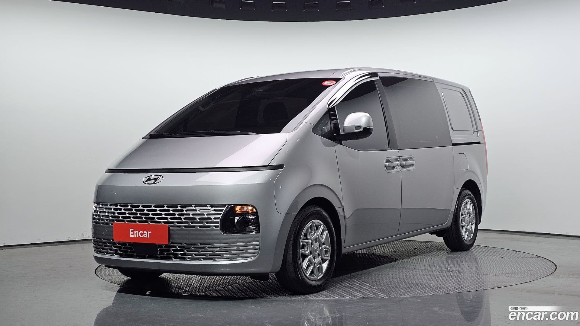 Main__Slider__Photo:Staria Hyundai 2022.11-0