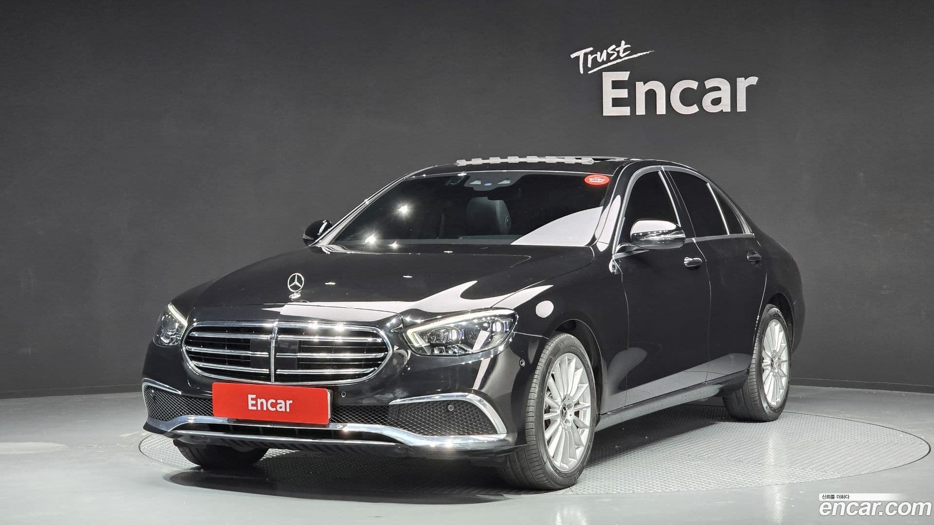 Main__Slider__Photo:E-Class Mercedes-Benz 2021.0-0