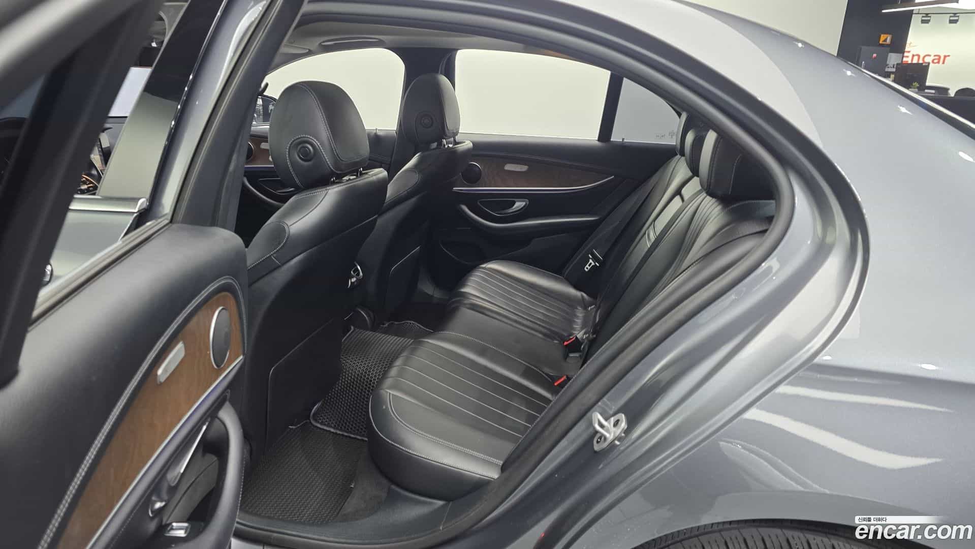 E-Class Mercedes-Benz 2019.4-OPTION-015