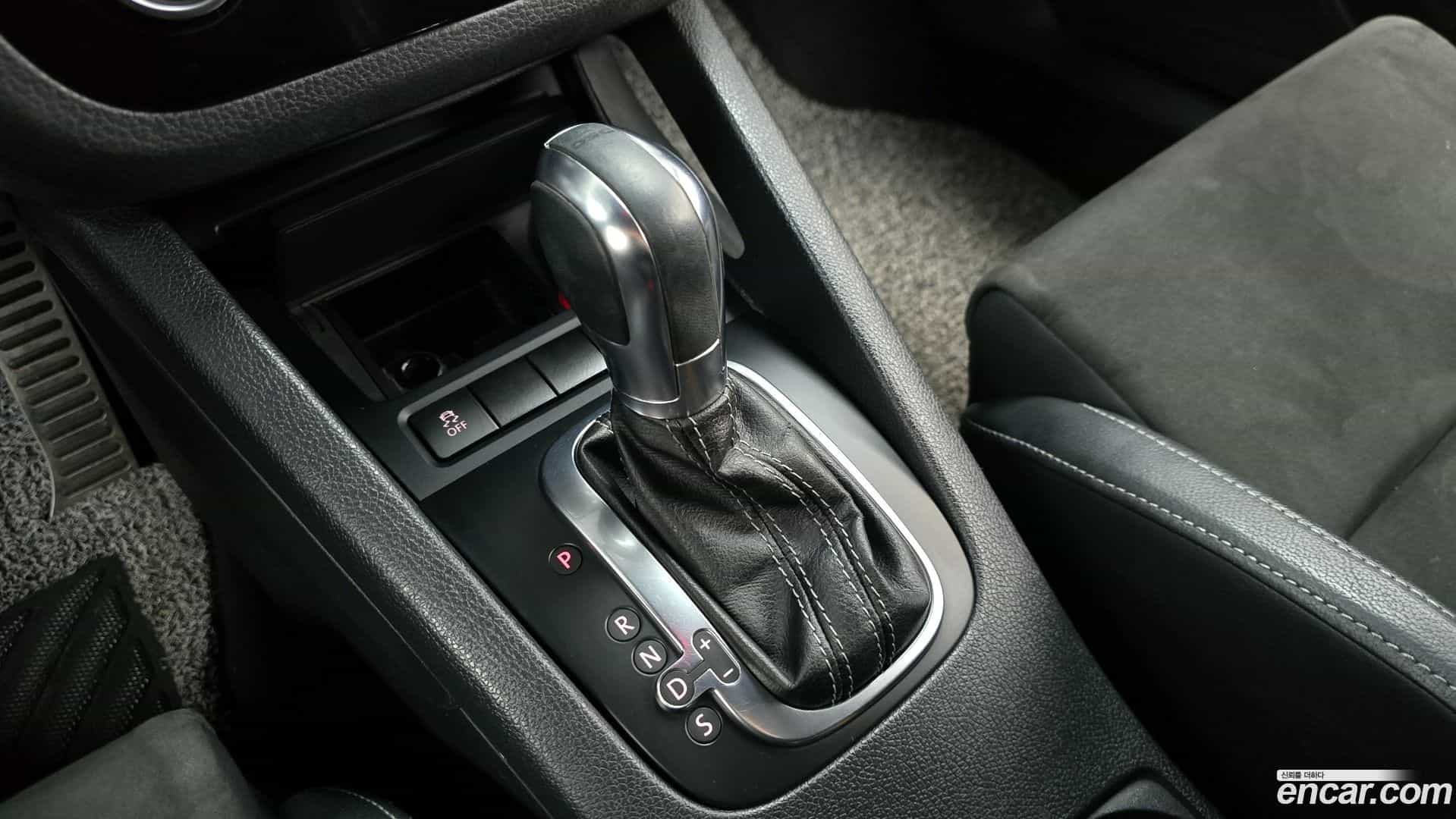 Scirocco Volkswagen 2013.3-INNER-009