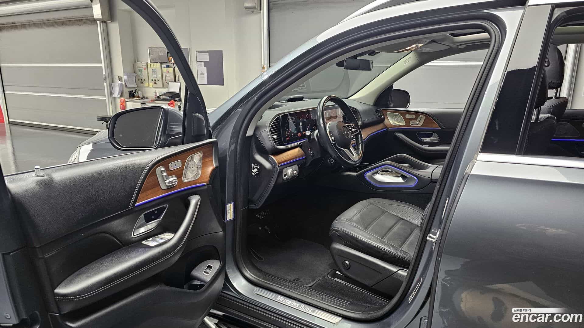 GLE-Class Mercedes-Benz 2021.3-INNER-010