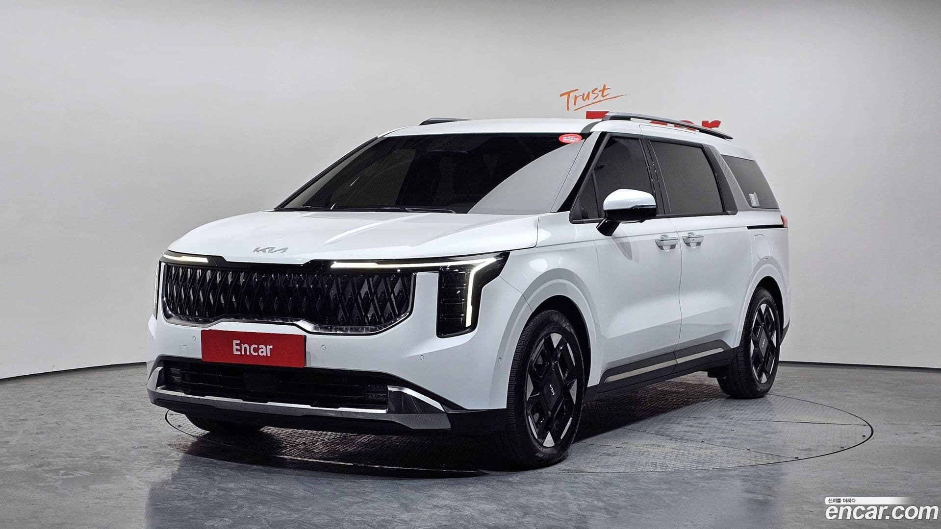Main__Slider__Photo:Canival Kia 2025.5-0