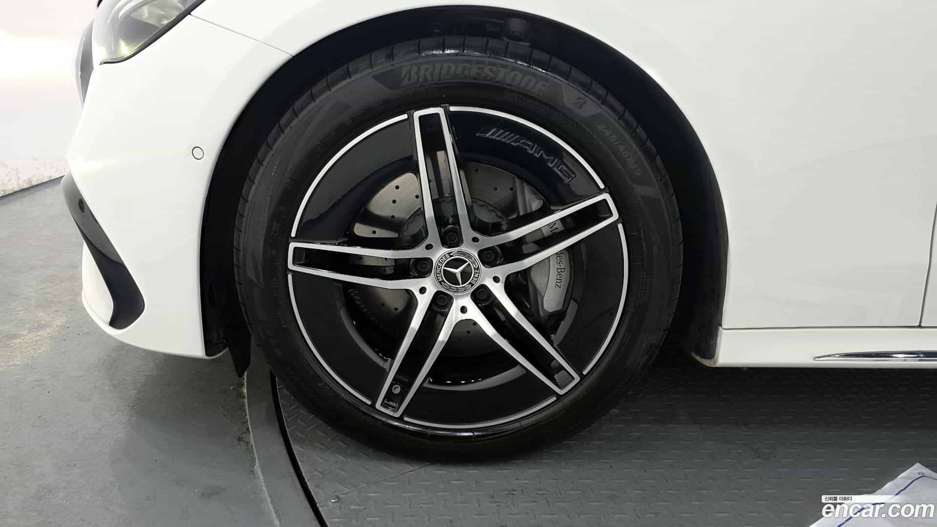 E-Class Mercedes-Benz 2025.10-OUTER-005