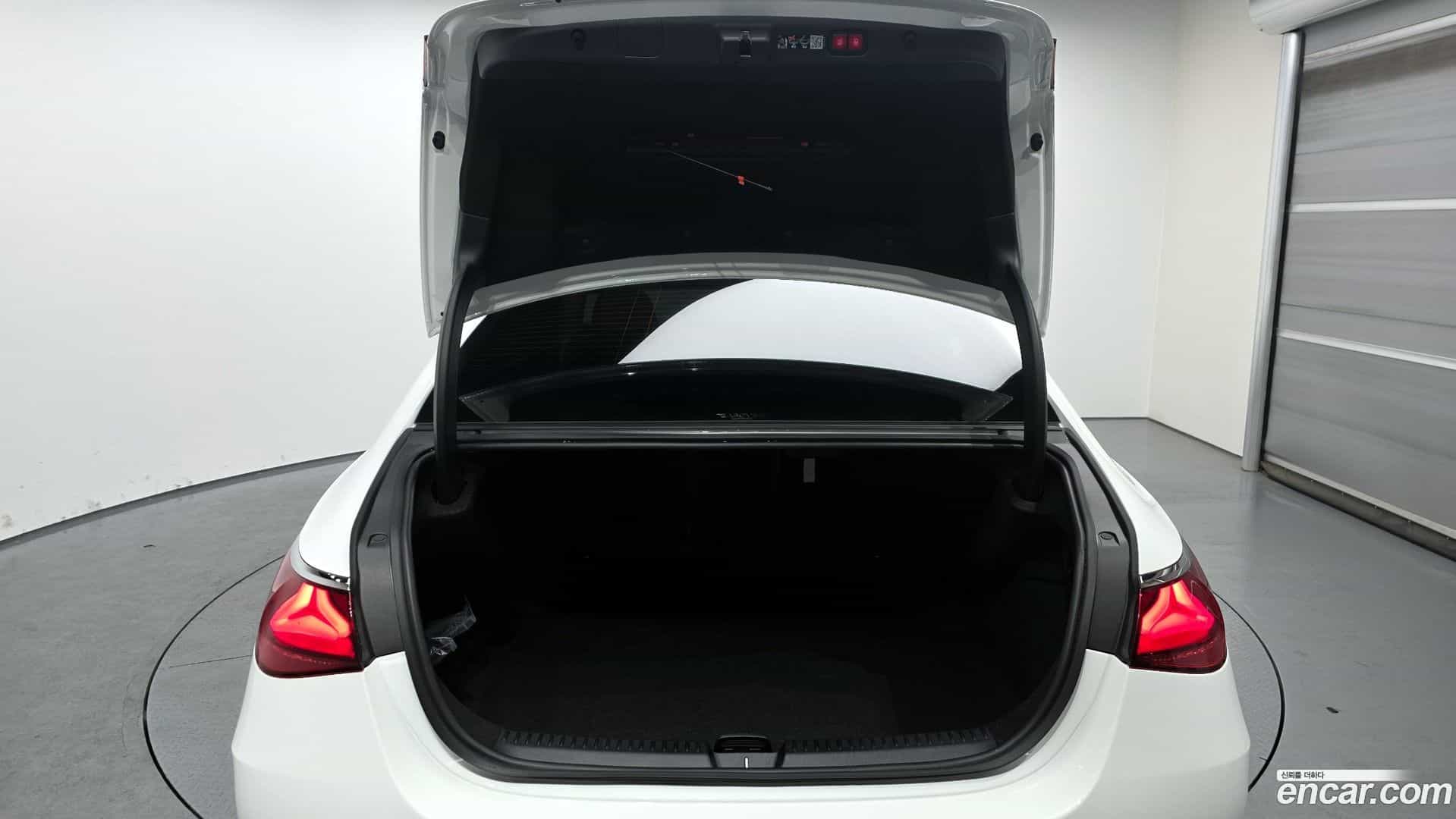 E-Class Mercedes-Benz 2025.10-OPTION-024