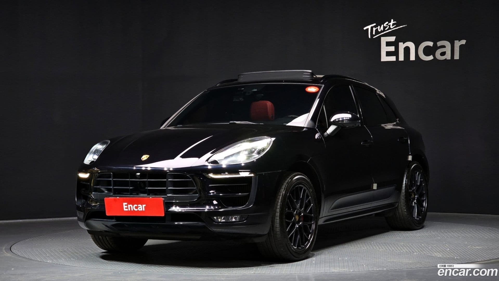Main__Slider__Photo:Macan Porsche 2018.7-0