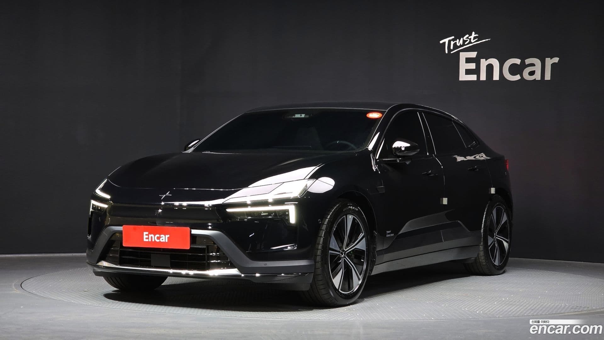 Main__Slider__Photo:Polestar 4 Polestar 2025.9-0