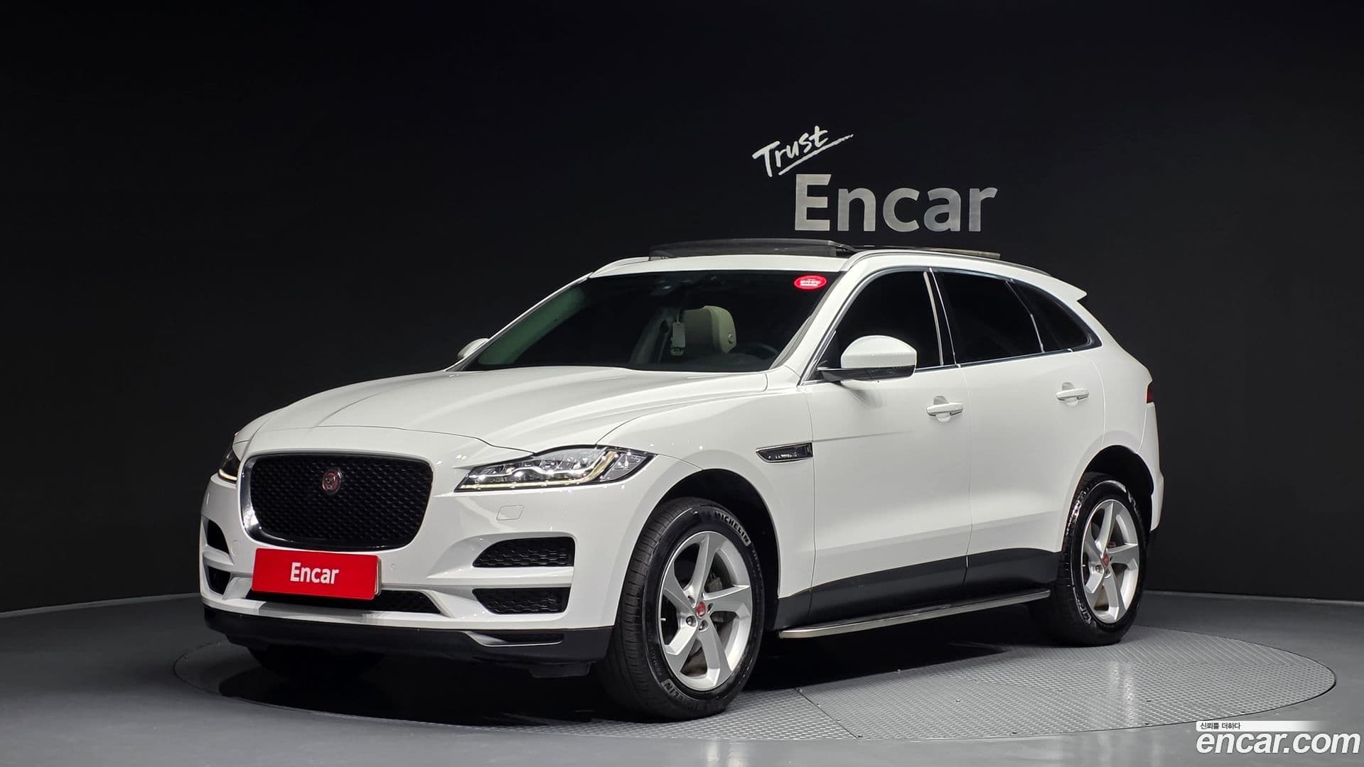 Main__Slider__Photo:F-PACE Jaguar 2020.9-0