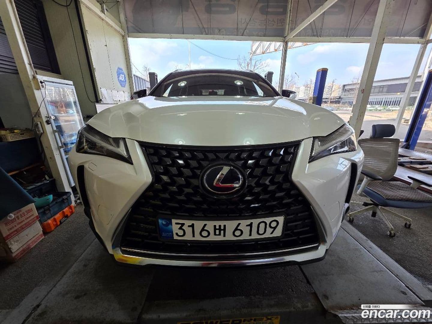 Main__Slider__Photo:UX Lexus 2019.3-0