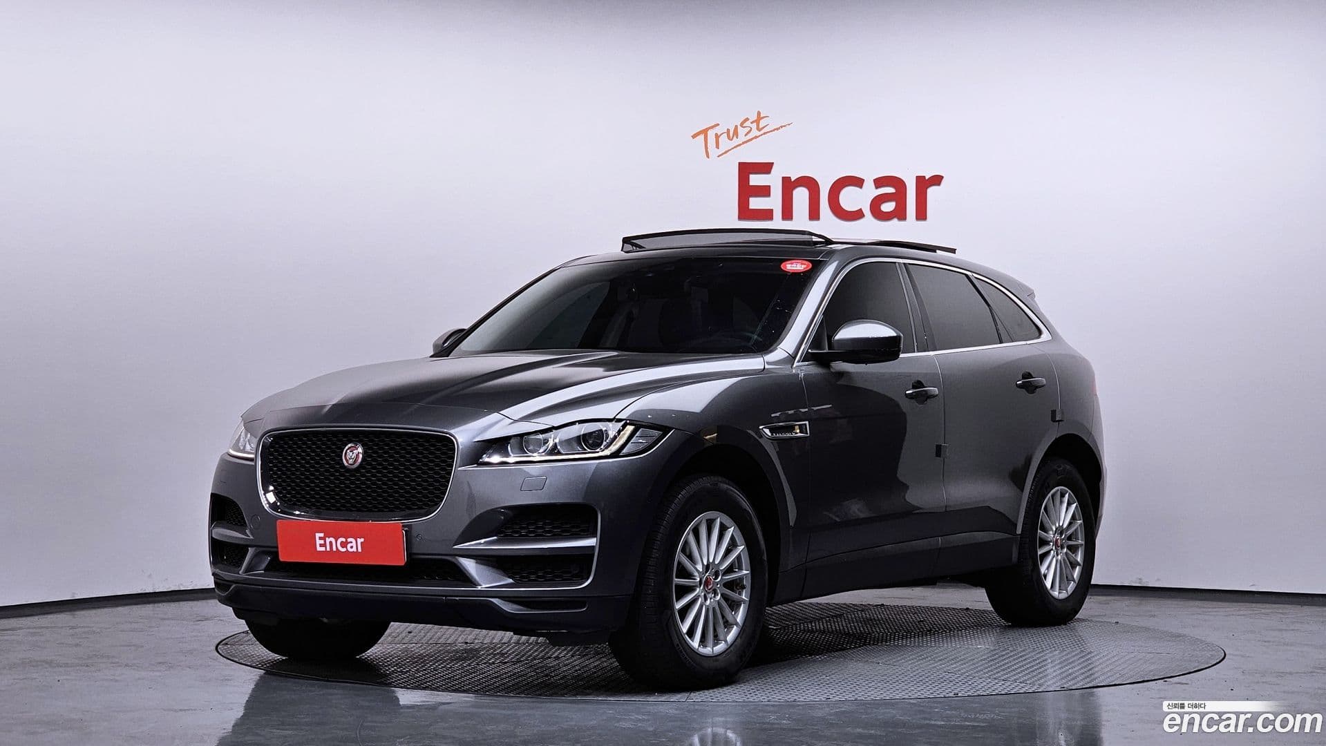 Main__Slider__Photo:F-PACE Jaguar 2016.8-0