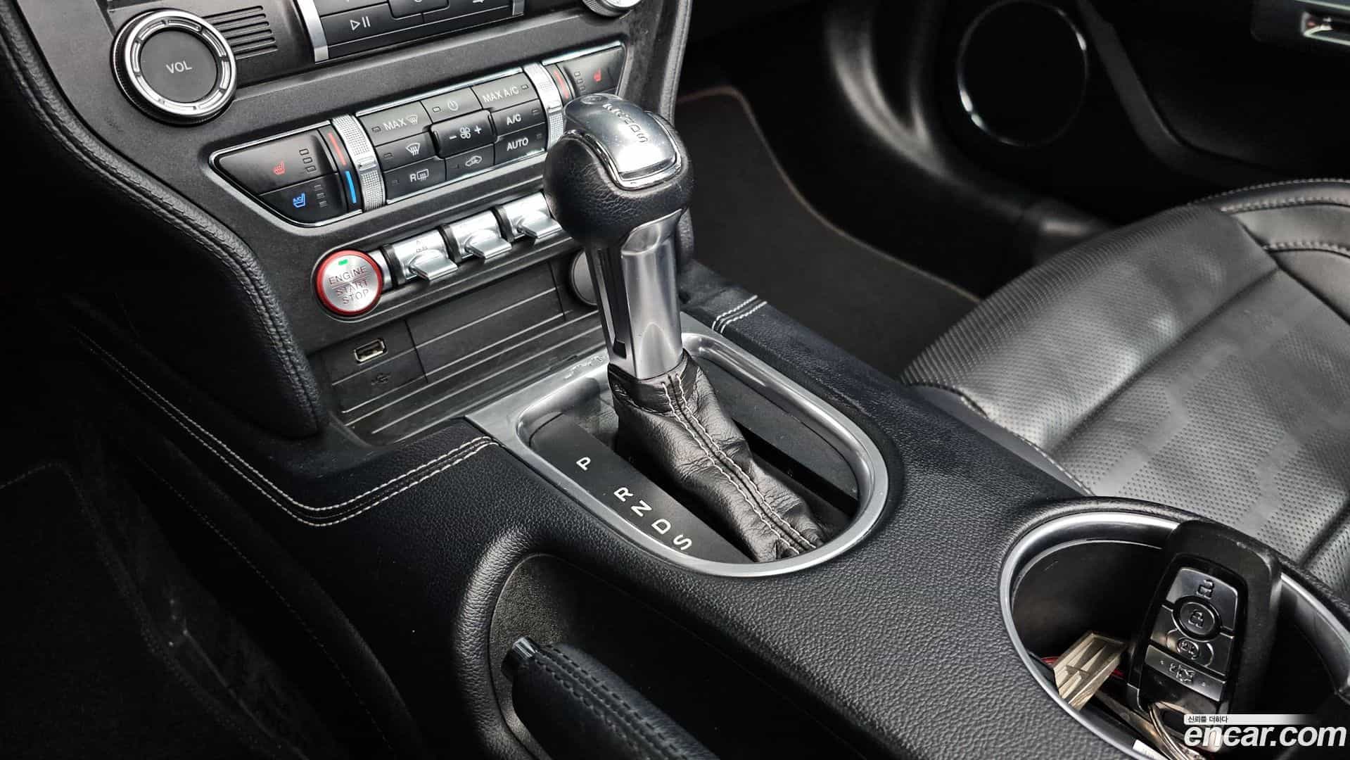 Mustang Ford 2022.5-INNER-009