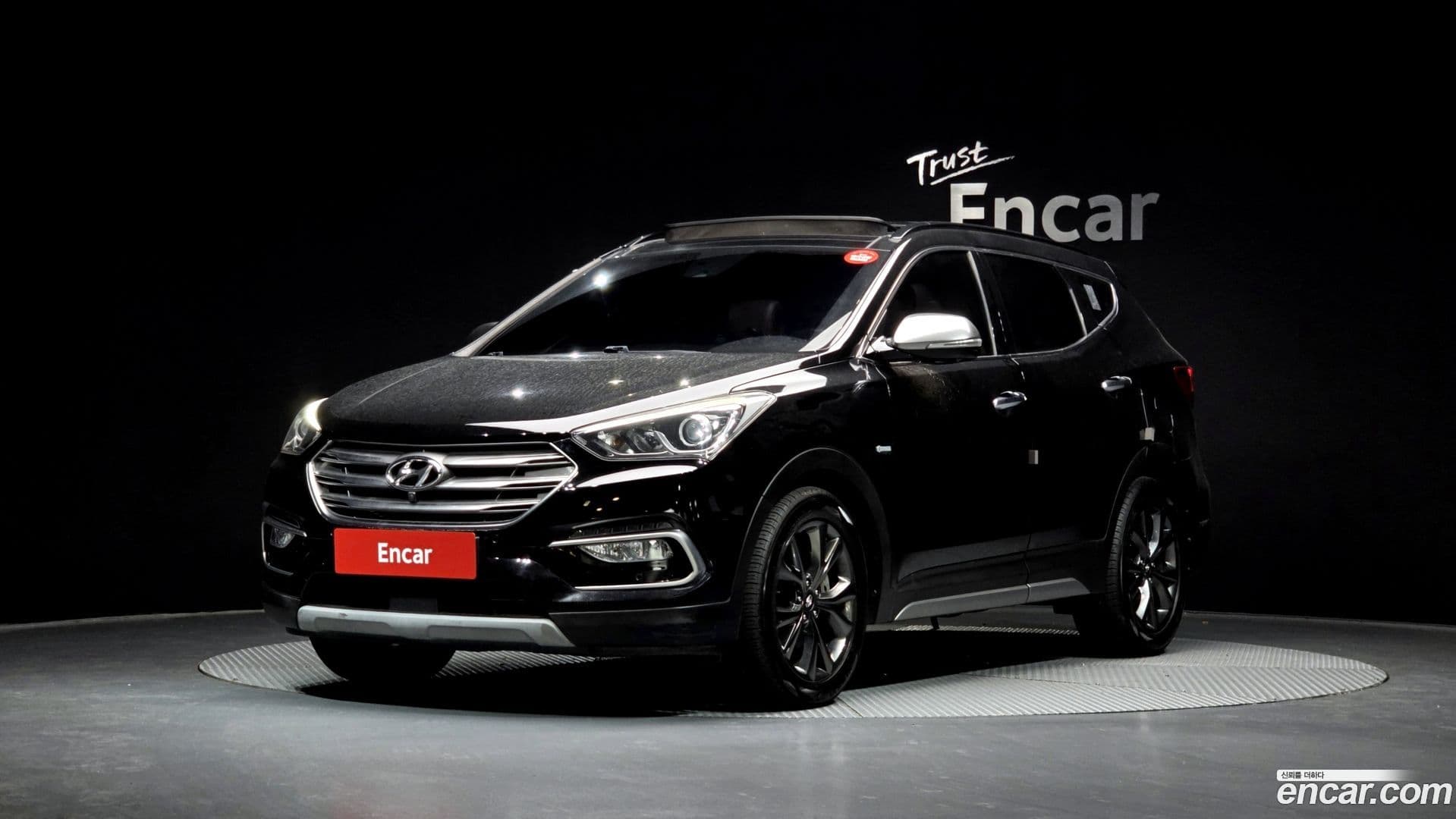 Main__Slider__Photo:Santafe Hyundai 2017.4-0
