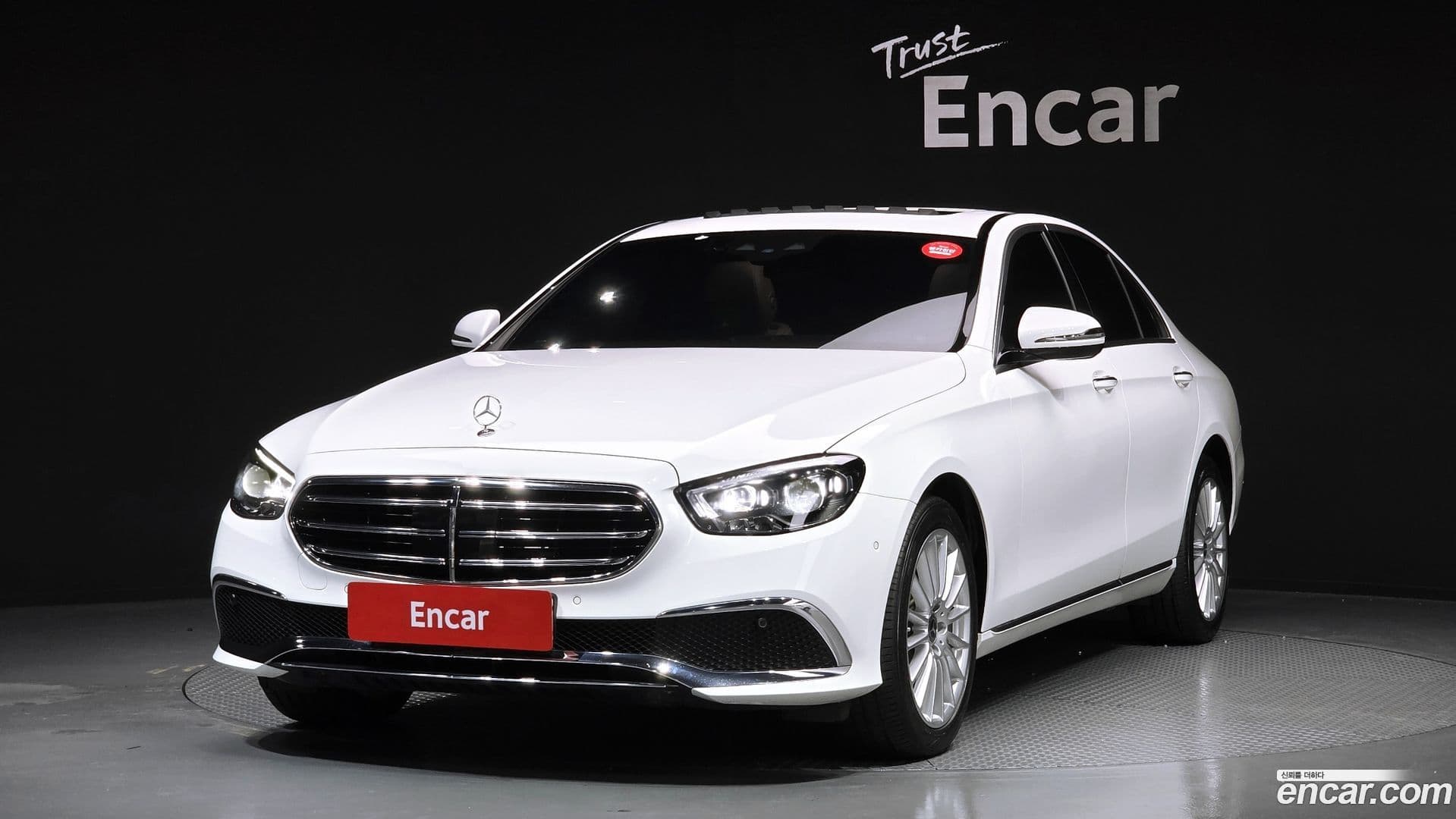 Main__Slider__Photo:E-Class Mercedes-Benz 2021.7-0
