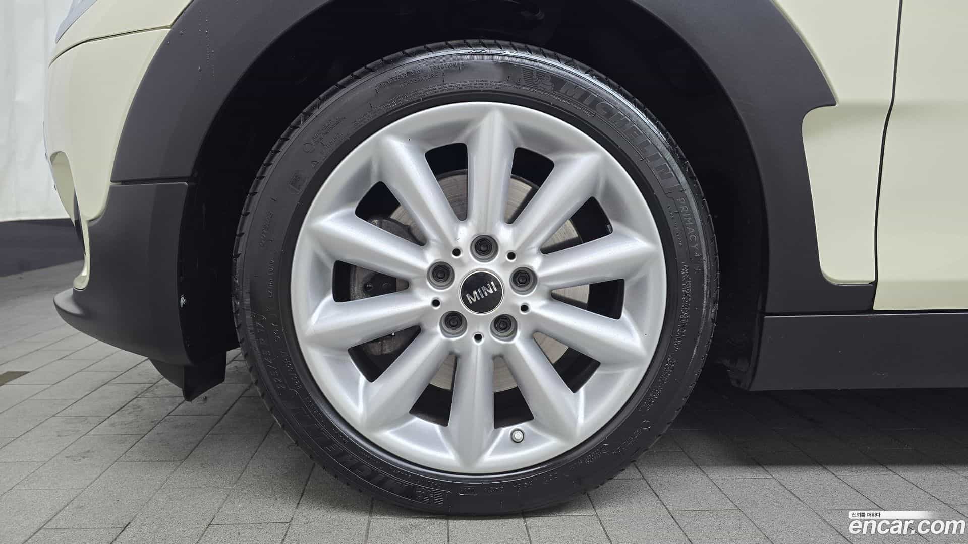 Clubman Mini 2021.10-OUTER-005